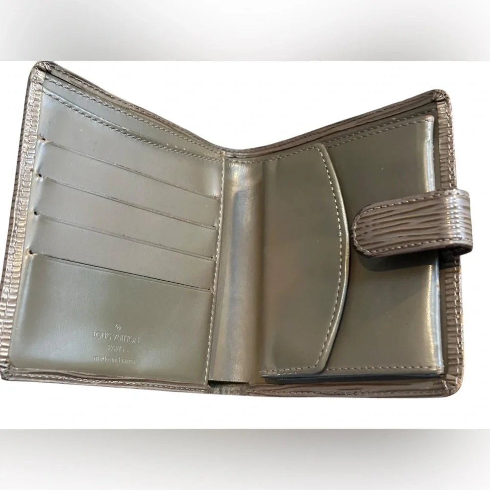 Louis Vuitton Porte-Billets Compact Wallet in Pepper gray Epi leather
